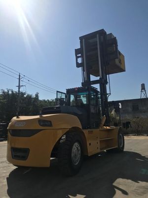 Alto palo 30 Ton Diesel Forklift Truck For que apila los envases pesados