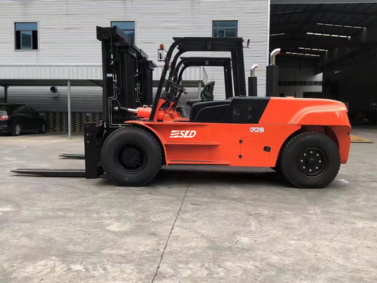 Elevadora horquilla de elevación pesada de color rojo naranja con ruedas delanteras o traseras, tipo de dirección y fijaciones de ruedas de rodillo