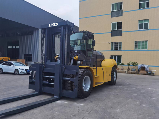 Forklift de elevación pesada versátil para cargas pesadas Carga nominal 15000kgs Ángulo de inclinación 45-90 grados Altura de elevación del mástil 3000mm