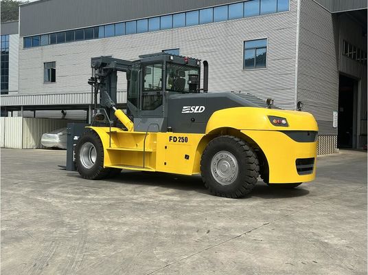 Camioneta elevadora de contenedores con motor Yuchai o  y longitud de horquilla de 1800 mm