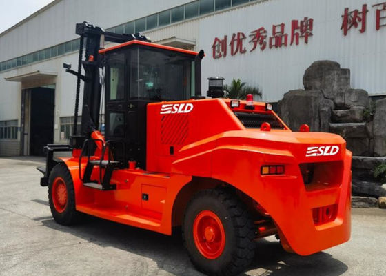 Carretilla elevadora versátil de gran capacidad de 15000 kg, longitud de horquilla de 1800 mm, altura de elevación del mástil de 3000 mm para necesidades de elevación pesada