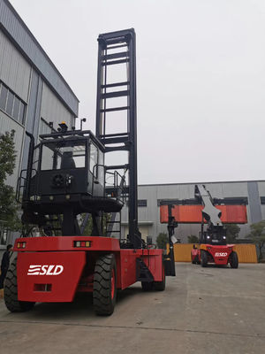 Kessler D102PL341 maneja 8 toneladas de contenedores vacíos con facilidad