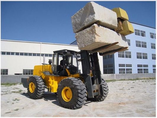 Cuatro x cuatro 15 toneladas toda la carretilla elevadora del terreno áspero del terreno