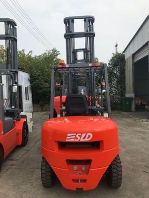 palo de los 6m que levanta la máquina de 8k 4 Ton Pallet Diesel Forklift Truck