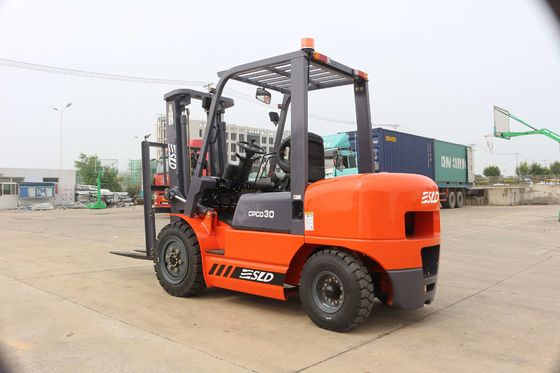 3 Ton Diesel Counterbalance Forklift Truck con el neumático neumático de cuatro ruedas