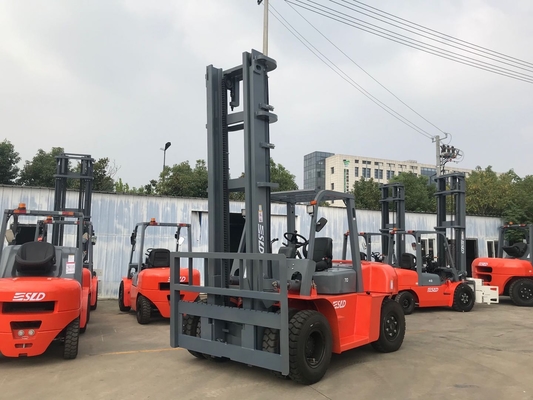 7 altura de elevación los 6m del palo de la etapa de Ton Diesel Forklift Truck With 2