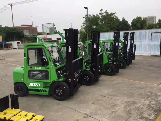 Altura de elevación los 4m 3 Ton Diesel Forklift CPCD30 con la cabina cerrada llena