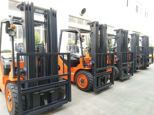 Transmisión automática 2,5 Ton Diesel Forklift With Double diesel/palo libre lleno triple